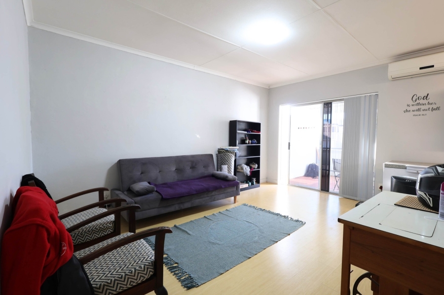 2 Bedroom Property for Sale in Lemoenkloof Western Cape